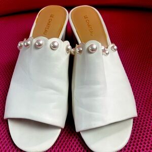 Pearl detail white slides size 37